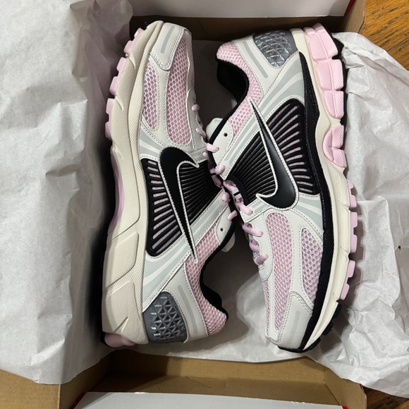 Nike Other - Brand new! Nike Zoom Vomero 5